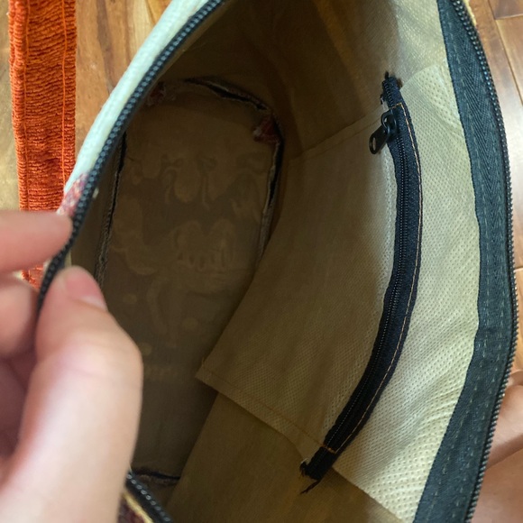 KAPTEKS Unique Camel Tapestry Bag. - Picture 6 of 7